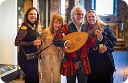 Marriott Bonvoy cardmembers pose with a lute player