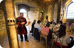 A Yeoman Warder entertains Marriott Bonvoy Cardmembers in Wakefield Tower