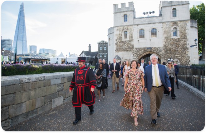 
Marriott Bonvoy cardmembers outside Shakespeare's Globe during the Special London Tour: Experience Wimbledon