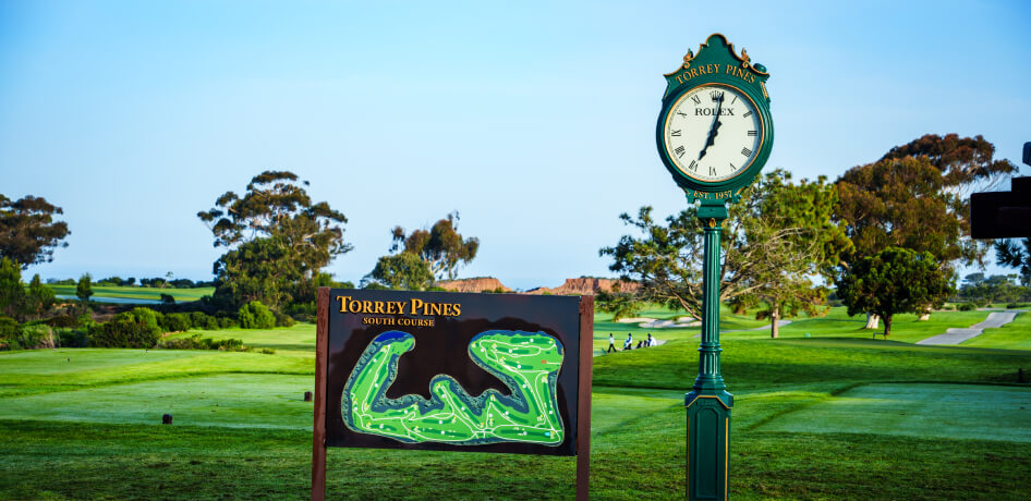 A map and clock standing at the entrance to the Torrey Pines South Course