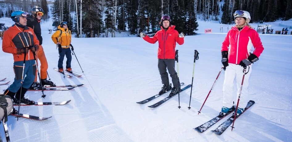 Nikki Stone and Andrew Weibrecht give cardmembers ski advice on the slopes