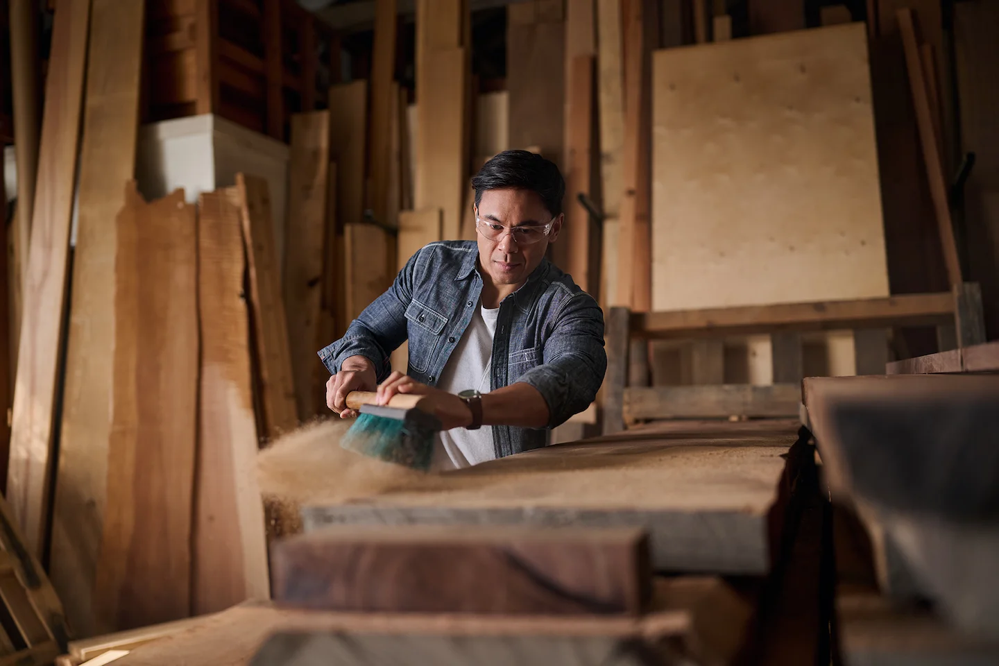 Workers looking at eachother in the kitchen