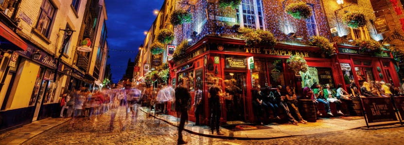 The busy nightlife in front of The Temple Bar