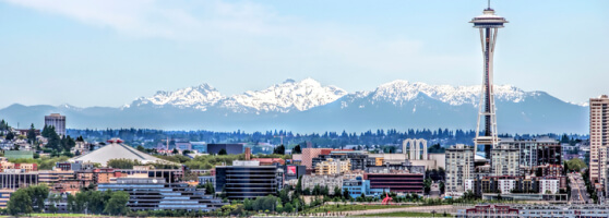 Seattle skyline with a snowcapped Mount Rainier in the background