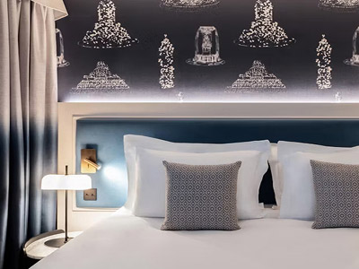 Guest room interior at Crowne Plaza Paris République
