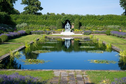 Kensington Palace garden reflecting pool